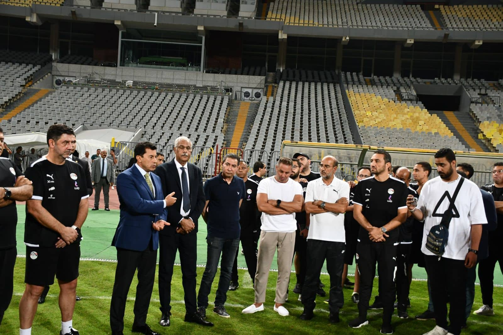 قرار عاجل من وزير الرياضة ضد اتحاد الكرة وفيتوريا بعد فشل المنتخب في كأس الأمم الأفريقية