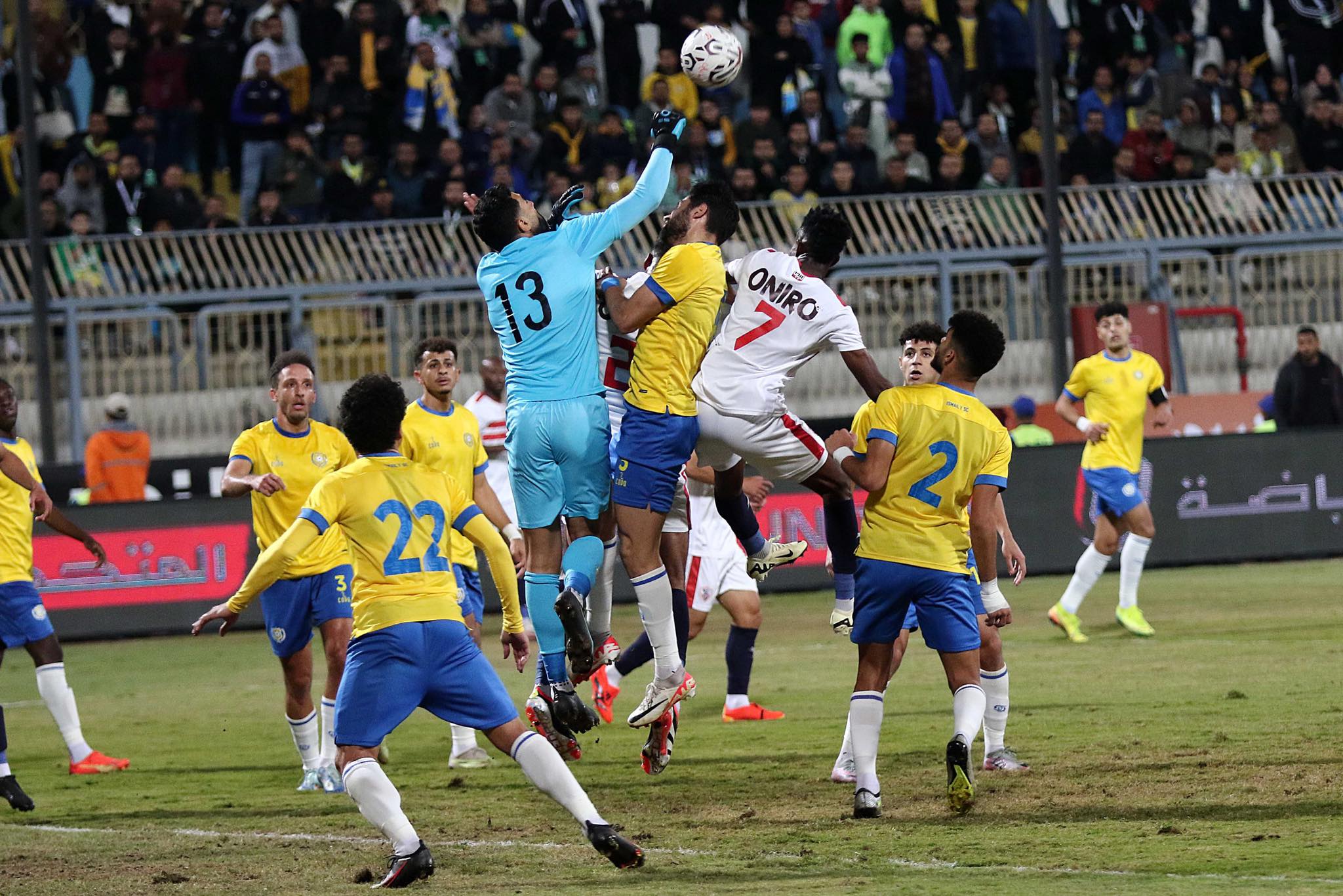 جوميز ينقلب على نجم الزمالك بسبب الأهلي.. وتهديده بالطرد