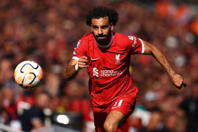 برشلونة يحسم موقفه من ضم محمد صلاح.. و4 خيارات بديلة