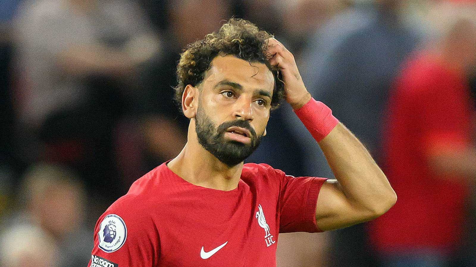 موقف عاجل من وولفرهامبتون يهدد محمد صلاح في ليفربول