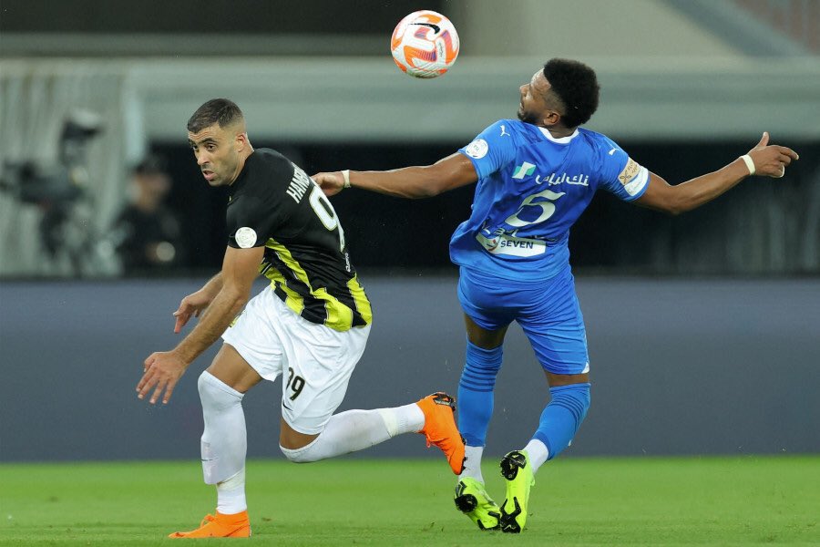 كلاسيكو السعودية.. القنوات الناقلة لمباراة الهلال والاتحاد بدوري روشن السعودي والتشكيل المتوقع