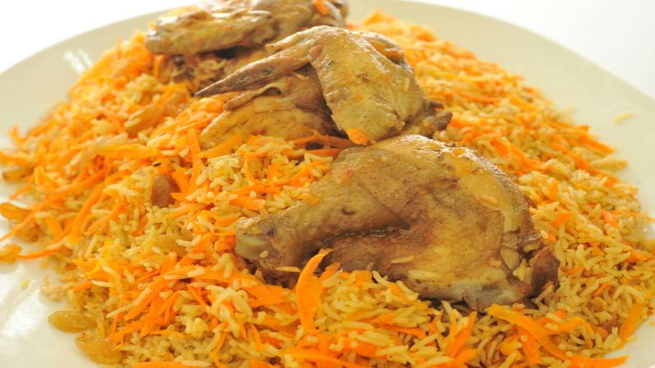 على الأصول السعودية .. طريقة عمل الأرز البخاري بالدجاج بمذاق لا يقاوم