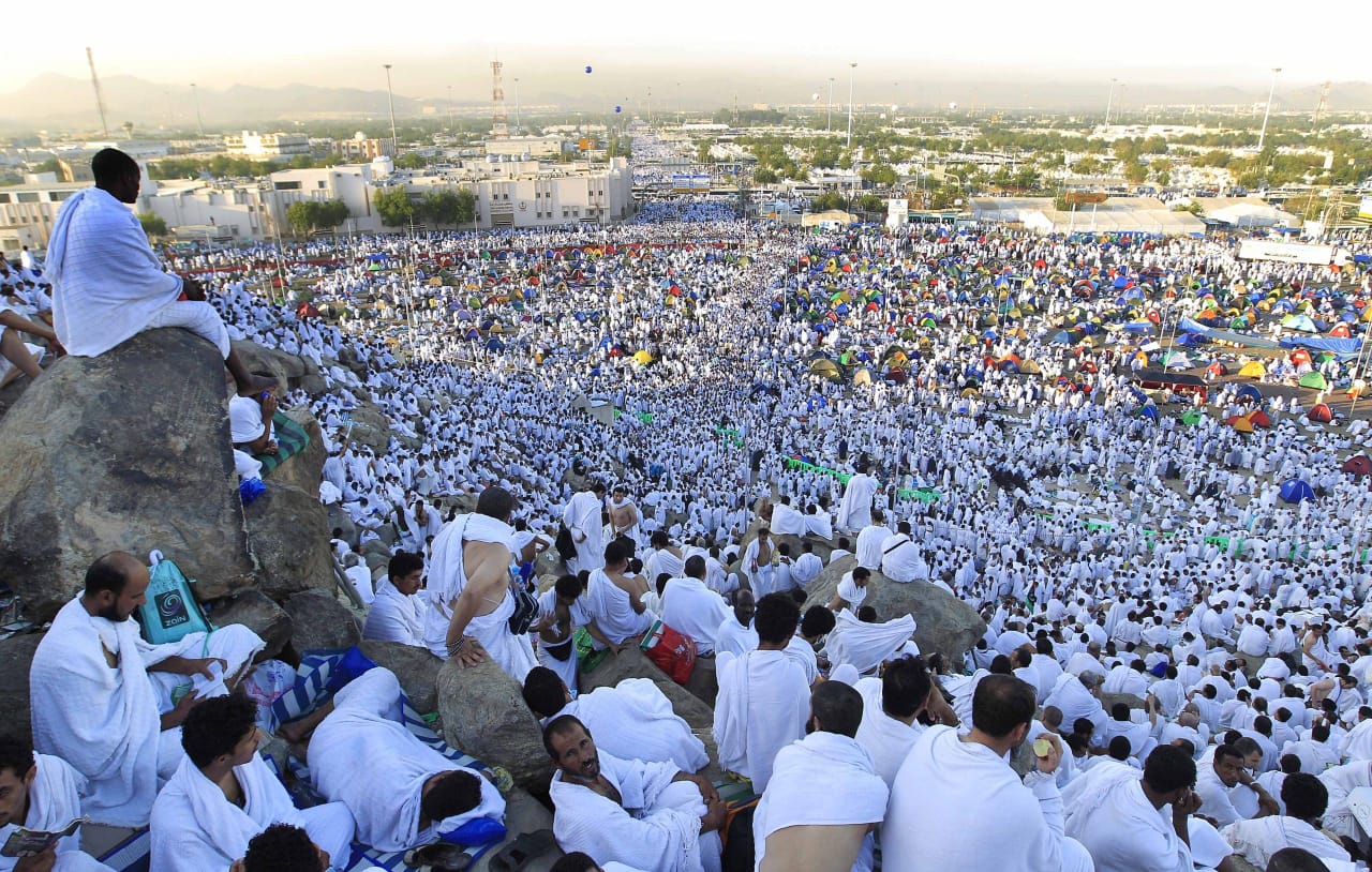 العيد قرب .. موعد وقفة عرفات 1445 فلكيًا وأول أيام عيد الأضحى المبارك وعدد أيام إجازته