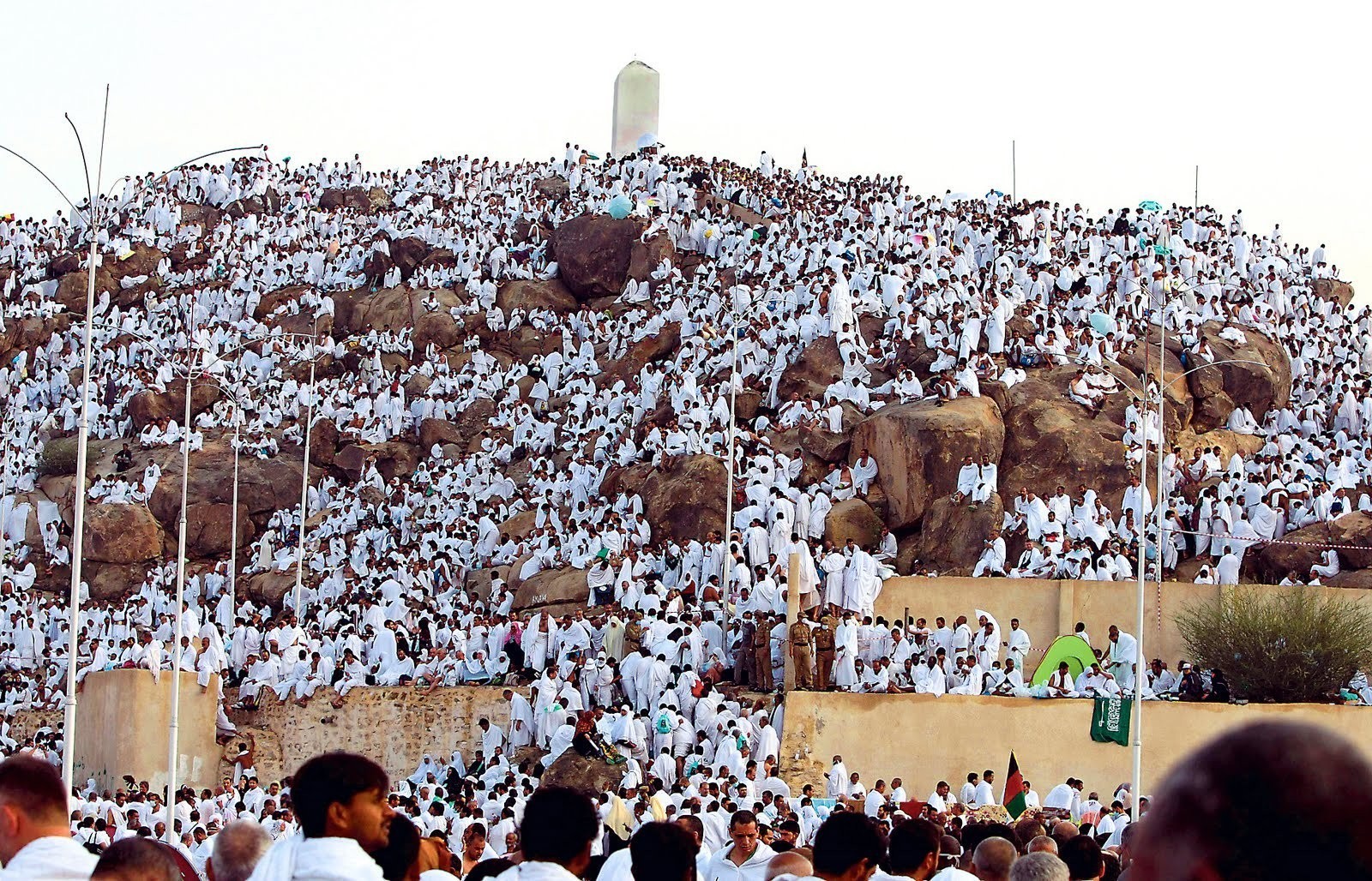 متي موعد وقفة عرفة وعيد الفطر المبارك 1445 وفقاً للبحوث الفلكية؟