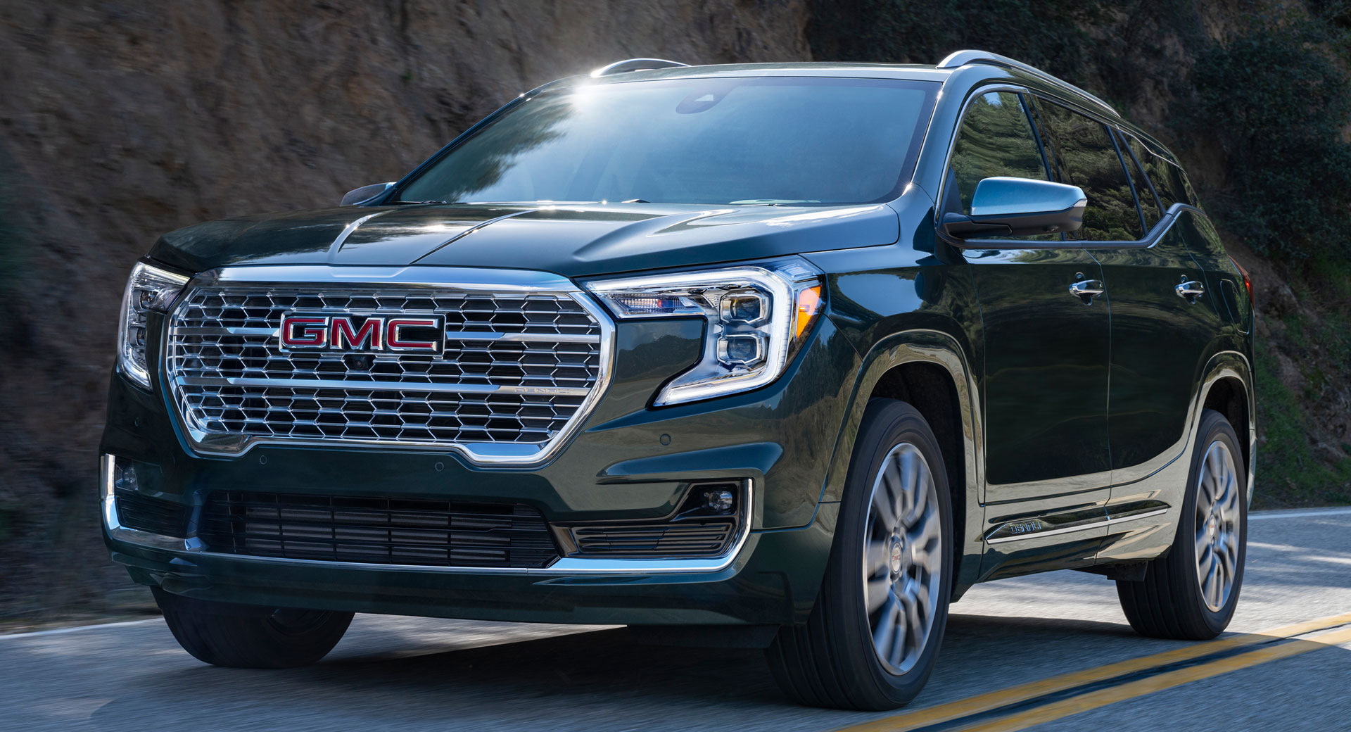 سعر ومواصفات سيارة جي ام سي تيرين 2024 GMC TERRAIN العائلية في السوق السعودي أقوي سيارات الكروس أوفر وأعلى وسائل أمان