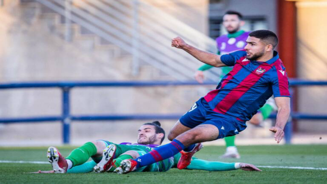 وصول البطاقة الدولية ل مهاجم الزمالك الجديد تعرف علي صفقة الزمالك الجديدة قبل الإعلان الرسمي